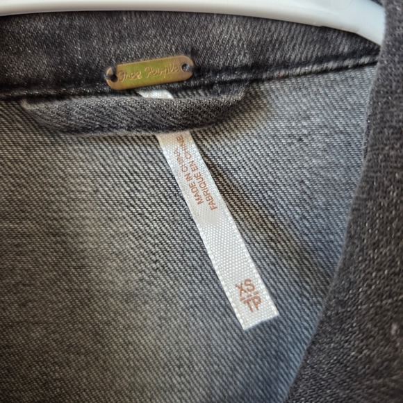 Free People Grey Washed Denim Cropped‎ Moto Jacket XS Asymmetical Zipper Grunge - Picture 3 of 7